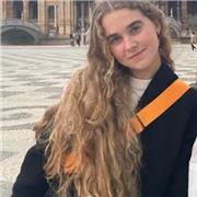 soy Maria, estudiante de enfermería y me gustaría impartir clases de matemáticas dado que siempre me han gustado las matemáticas y la docencia